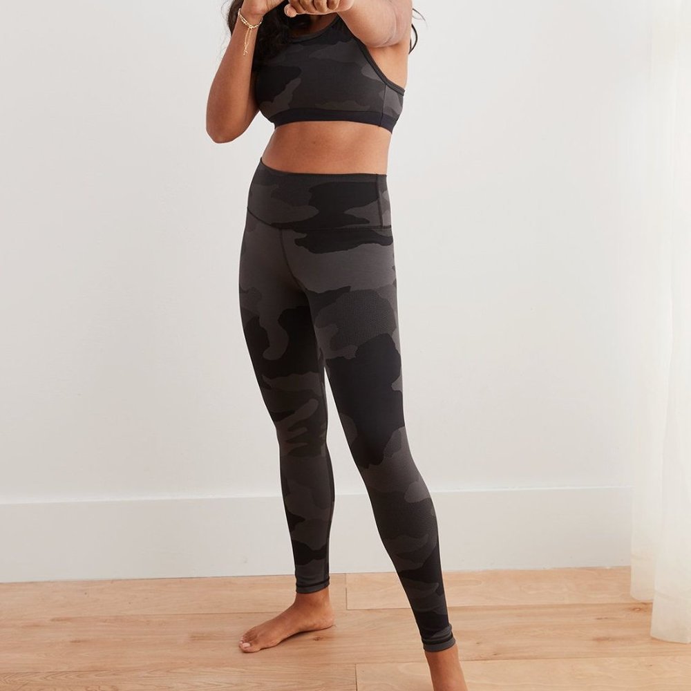 AERIE PLAY TEXTURED CAMO HIGH WAISTED 7/8 LEGGING